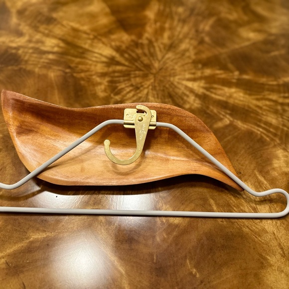 Chic Louis Vuitton hanger for men, women, and especially for vacation travel. - Picture 2 of 5